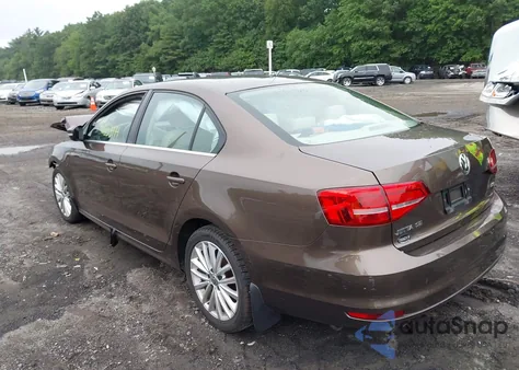 2015 Volkswagen Jetta 1.8T Se z USA, uszkodzony, nr VIN 3VWD17AJ9FM216558